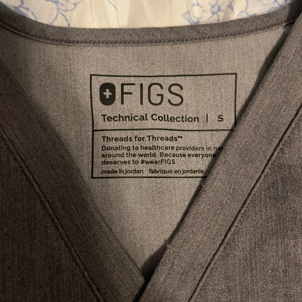 Figs Graphite Scrub Set - Picture 2 of 6